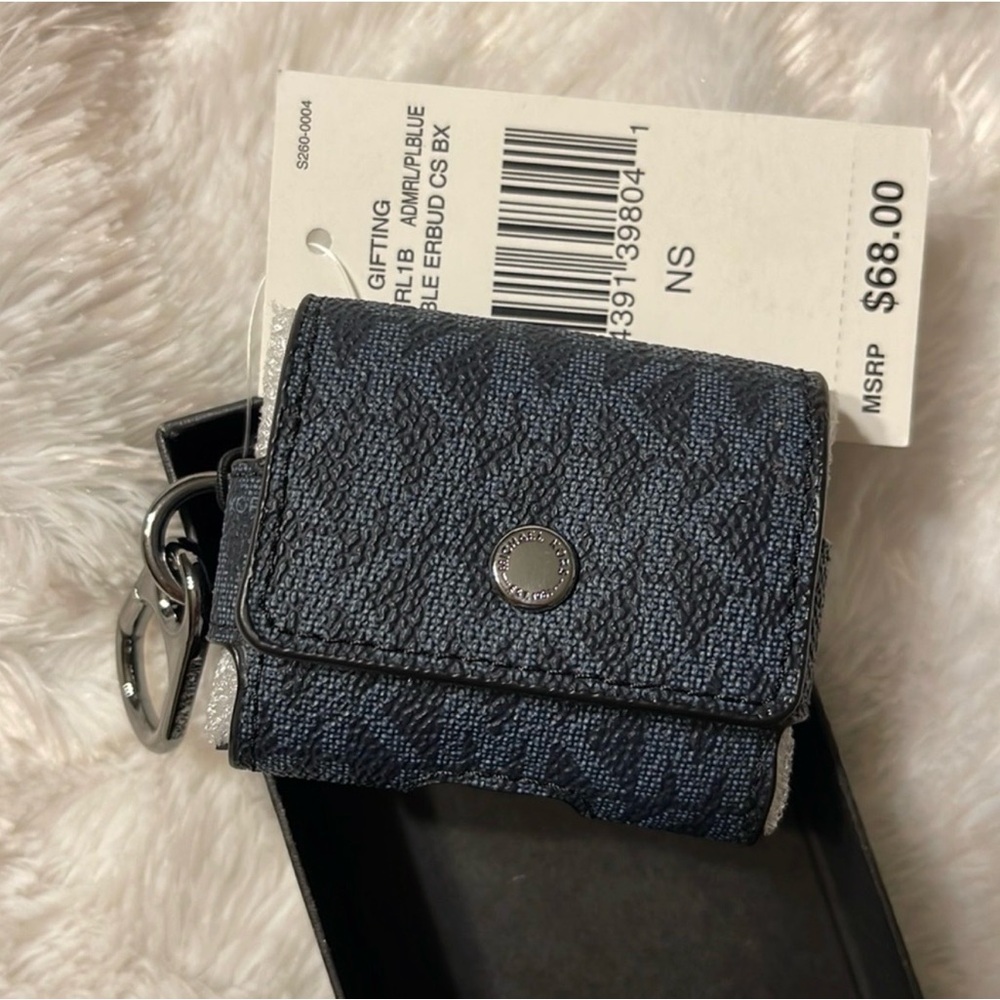 Michael Kors expandable earbud case